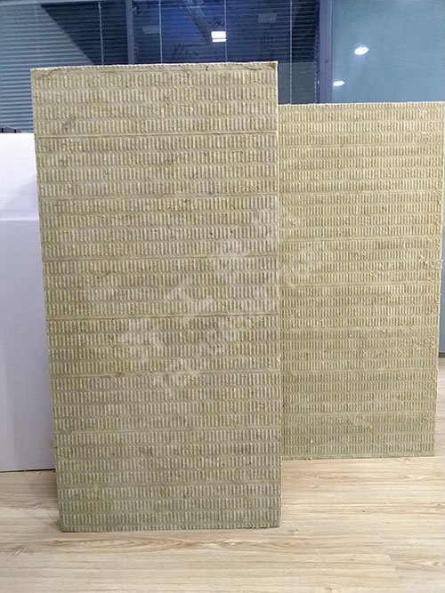 保溫板為什么具有防水、防腐功能呢